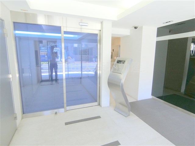 エントランス　防犯カメラTVモニター付オートロック宅配BOXメールBOX管