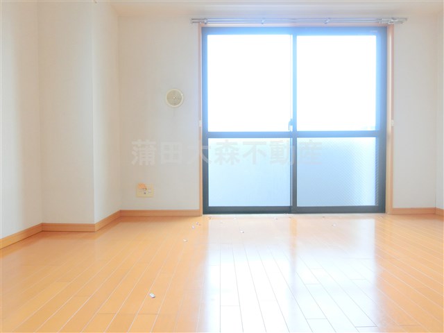 居室・リビング　南向きの洋室6.2帖