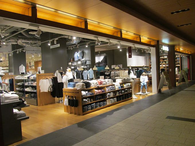 ショッピングセンター　無印良品 東京ミッドタウン店（ショッピングセンター）まで355m
