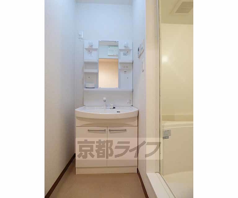 洗面設備　人気の独立洗面台です。