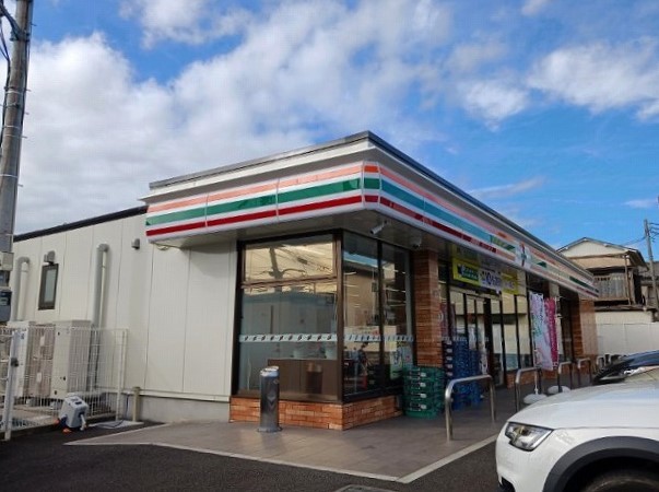 コンビニ　セブンイレブン（コンビニ）まで210m