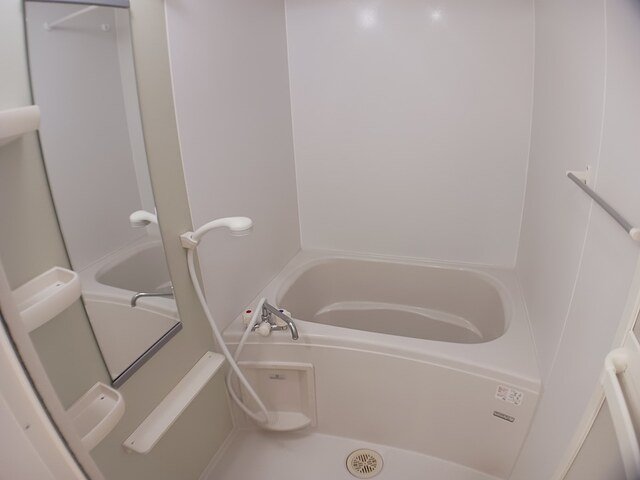 バス・シャワールーム　コンパクトで使いやすいお風呂です