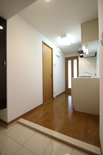 玄関　同物件別号室のものです。