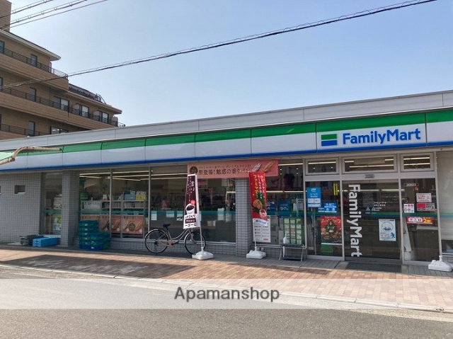 コンビニ　ファミリーマート（コンビニ）まで125m