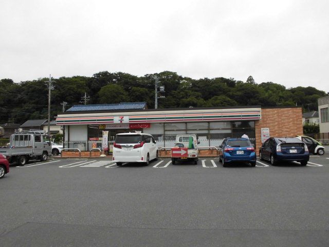 コンビニ　セブンイレブン（コンビニ）まで580m