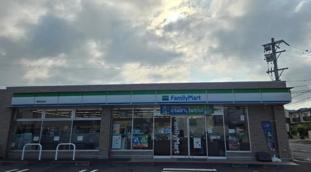 コンビニ　ファミリーマート　静岡池田店（コンビニ）まで63m