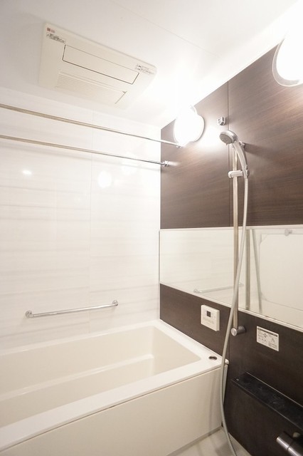 バス・シャワールーム　追焚機能・浴室乾燥機付き※前回募集時の写真です