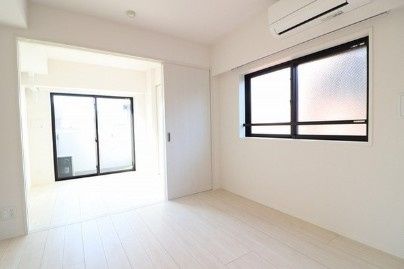 居室・リビング　☆明るい居間☆