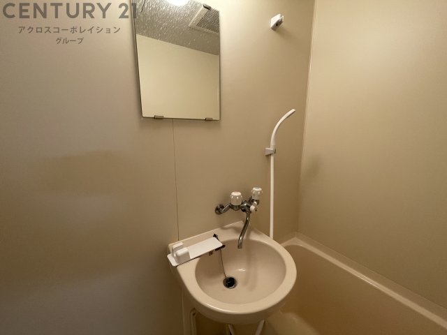 洗面設備　浴室内に洗面台あり！