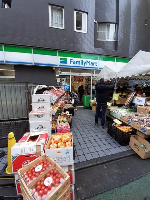 コンビニ　ファミリーマート上目黒2丁目店（コンビニ）まで550m