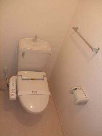 トイレ　同建物別室の写真です。