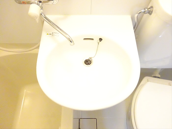 洗面設備　明るい洗面所です