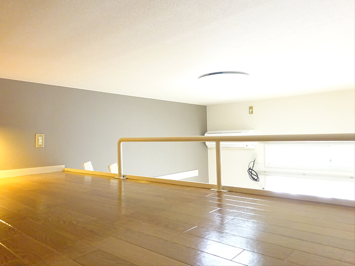 その他部屋・スペース　落ち着いた色調の寝室です