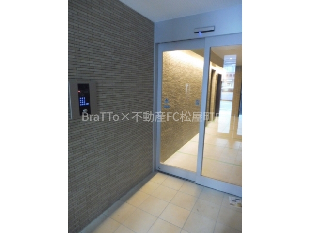 エントランス　マンション共用部分（オートロック付き）