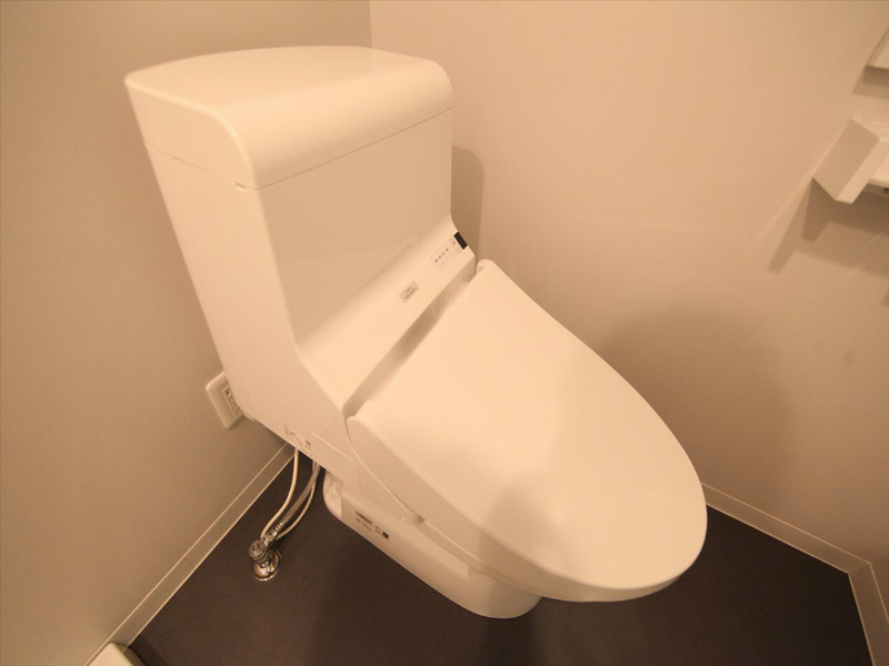 トイレ　温水洗浄暖房便座付トイレ