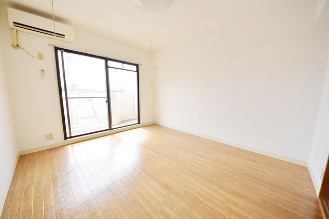 居室・リビング　～明るいお部屋ですね～別号室参考写真