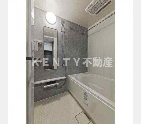 バス・シャワールーム　コンパクトで使いやすいお風呂です