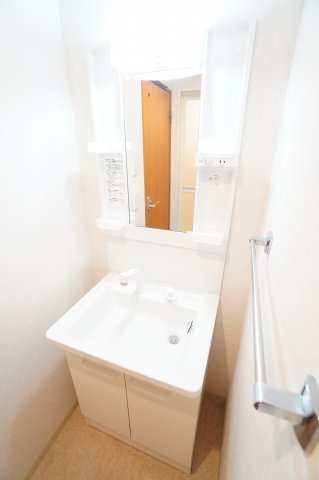 洗面設備　※同物件・同タイプの写真です。