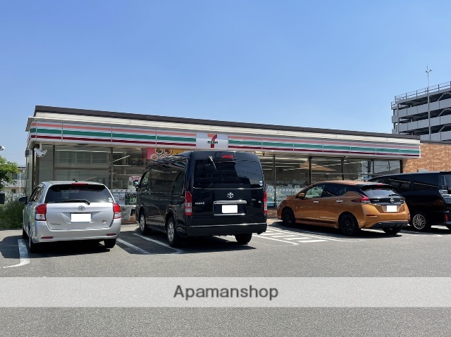 コンビニ　セブンイレブン（コンビニ）まで613m