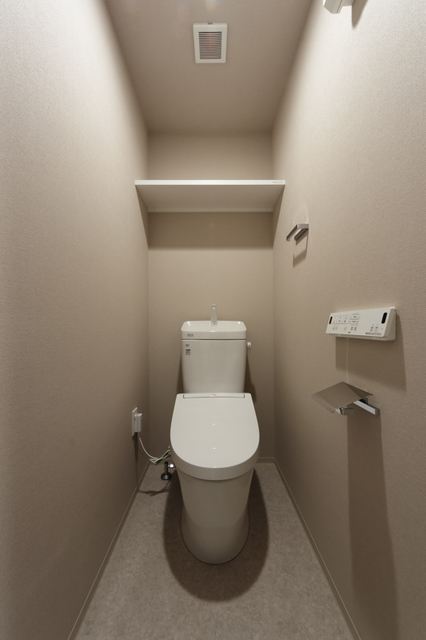 トイレ　※写真は同タイプ住戸です。