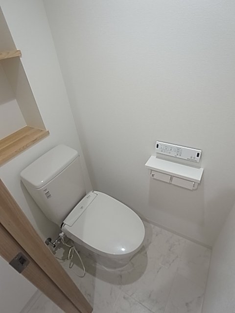 トイレ　洗浄機能付暖房便座