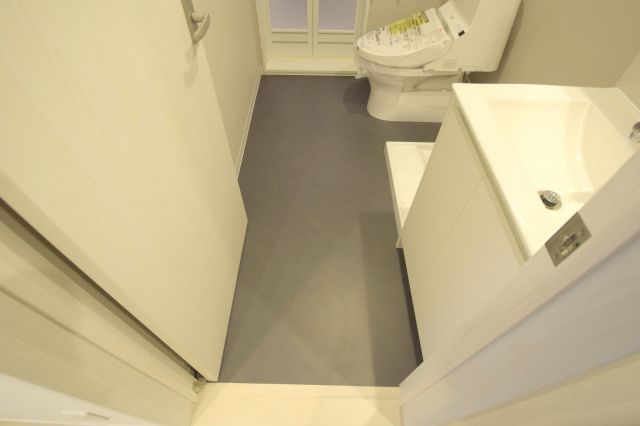 洗面設備　余裕の広さの脱衣所です。
