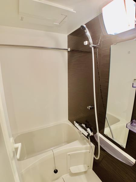 バス・シャワールーム　落ち着いた空間のお風呂です