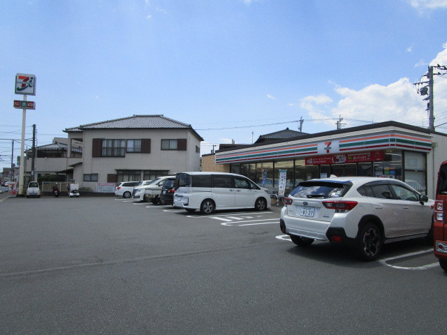 コンビニ　セブンイレブン（コンビニ）まで223m