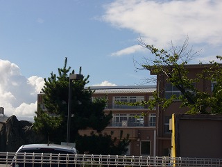 小学校　四日市市立 富田小学校（小学校）まで891m