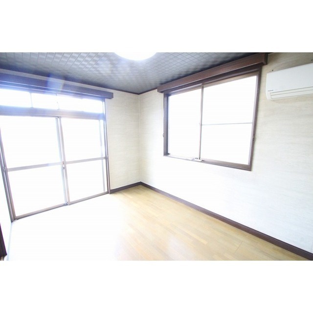 居室・リビング　２面採光