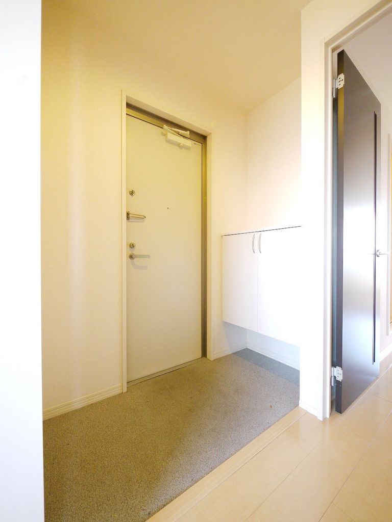玄関　※別号室参考写真です