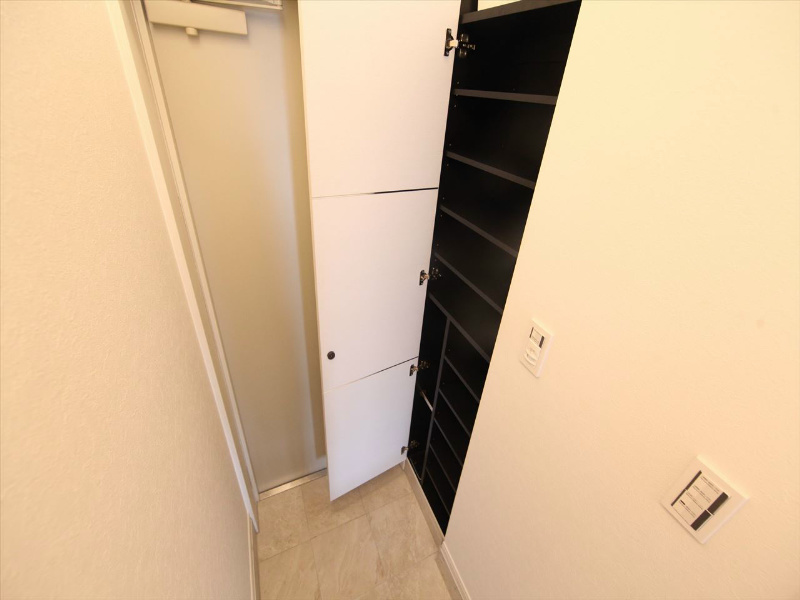 玄関　玄関　シューズボックス付　ダブルロック