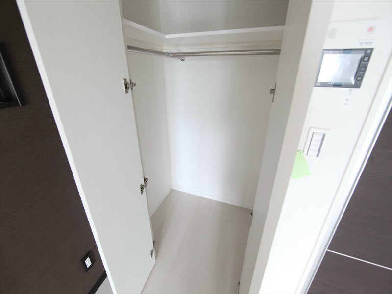 収納　ウォークインクローゼット（収納充実してます）