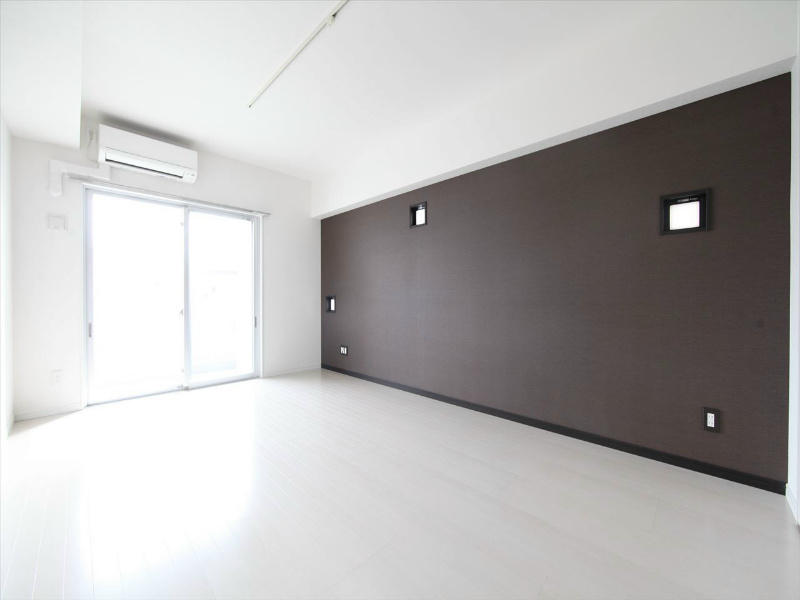 バルコニー　洋室9.6帖　エアコン完備　南面バルコニー