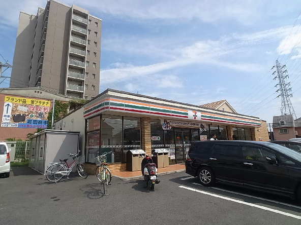 コンビニ　セブンイレブン 名古屋弥富通１丁目店（コンビニ）まで56m