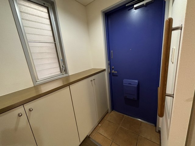 玄関　同仕様・同タイプ別号室の写真です