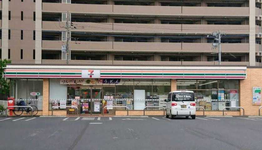 コンビニ　セブンイレブン（コンビニ）まで453m