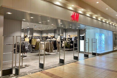 ショッピングセンター　H＆Mラソラ札幌（ショッピングセンター）まで187m