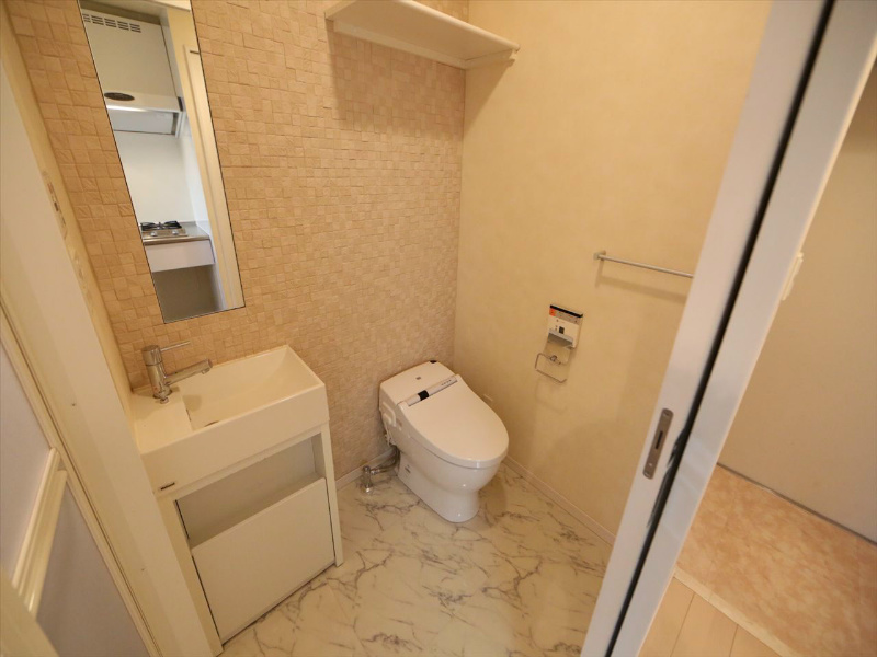 トイレ　温水洗浄暖房便座付トイレ