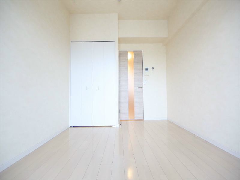 その他　洋室6.8帖　クローゼット（収納充実してます）