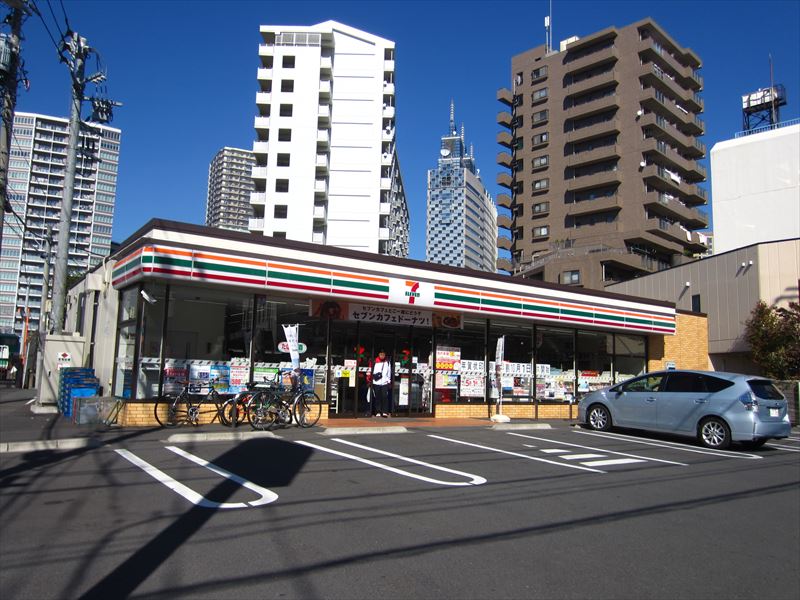 コンビニ　セブンイレブン 川崎日進町店（コンビニ）まで302m