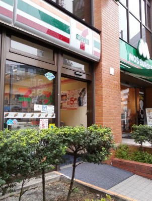 コンビニ　セブンイレブン 横浜駅東口店（コンビニ）まで222m