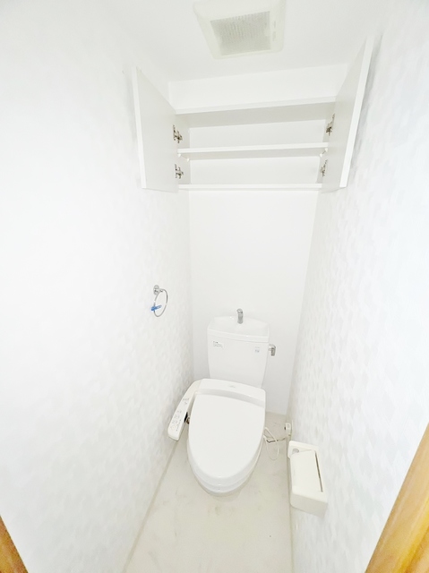 トイレ　温水洗浄便座・上部棚