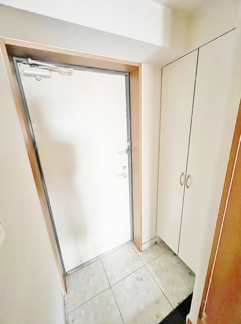 玄関　背の高いシューズボックス