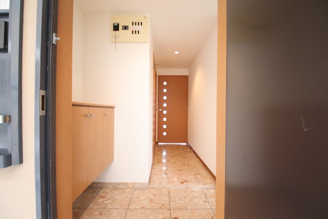 玄関　※別室の参考写真の為、現況優先です。