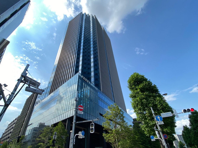 ショッピングセンター　コモレモール（ショッピングセンター）まで898m