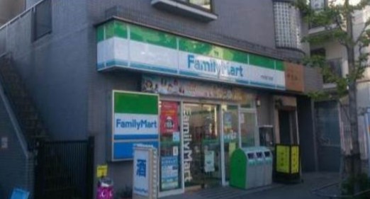コンビニ　ファミリーマート 代沢五丁目店（コンビニ）まで380m