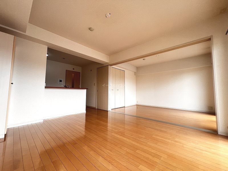 居室・リビング　退去前の写真となるため現状と異なる場合がございます