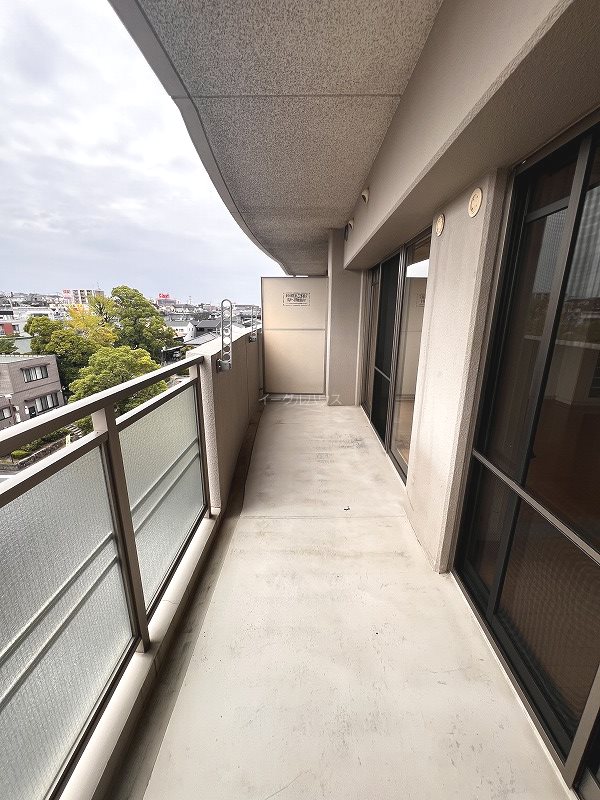 バルコニー　退去前の写真となるため現状と異なる場合がございます