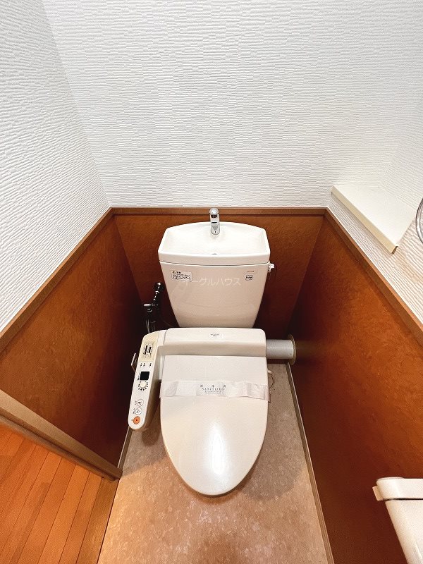 トイレ　退去前の写真となるため現状と異なる場合がございます